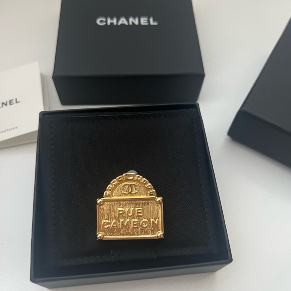 🔥CHANEL RUE CAMBON Brooch - Picture 4 of 5